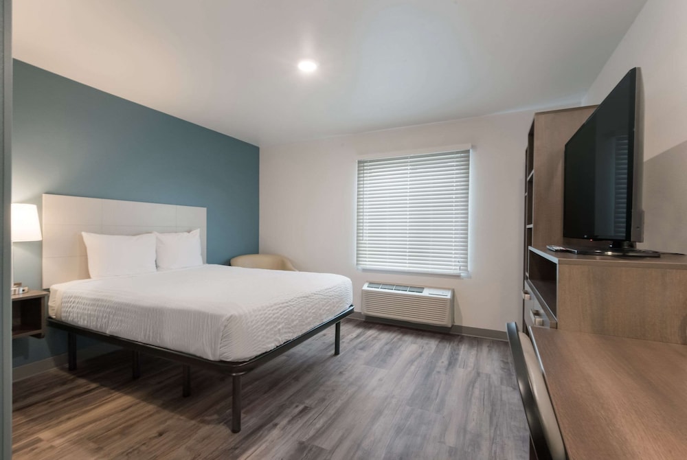 ROOM, QUEEN BED, ACCESSIBLE