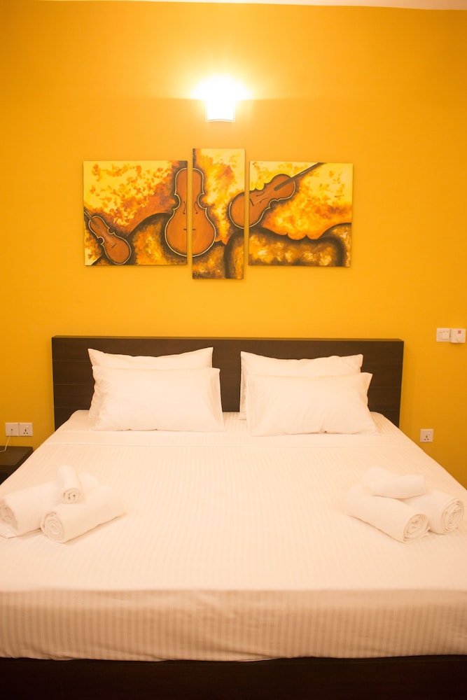 The Suite 262 18/50