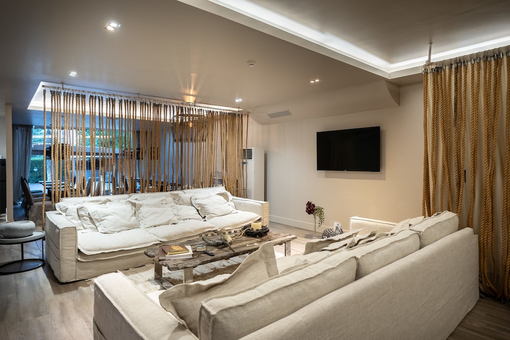 Mikelina Boutique Hotel 56/67