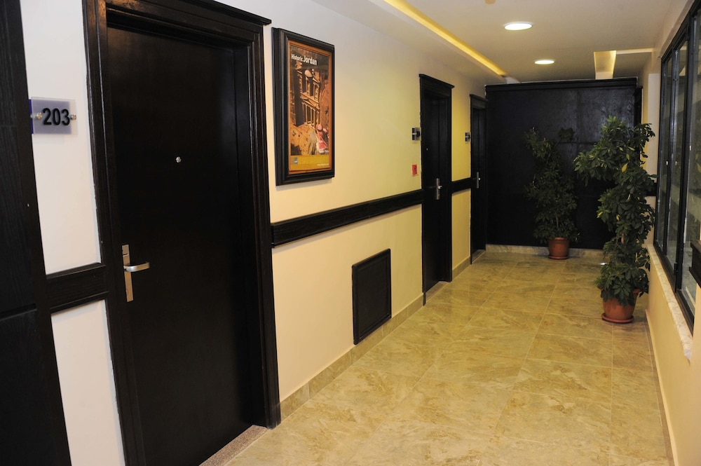 Lobby at Raed Hotel Suites, AQABA