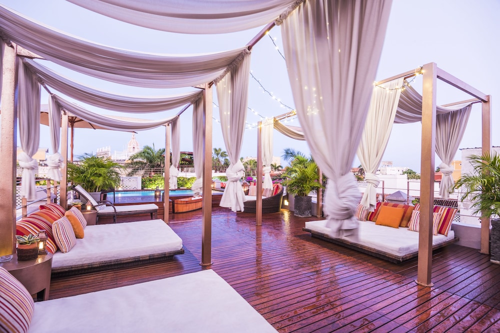 Ananda Hotel Boutique 54/70
