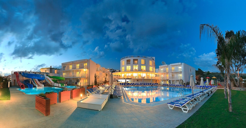 Bodrum Beach Resort 11/65