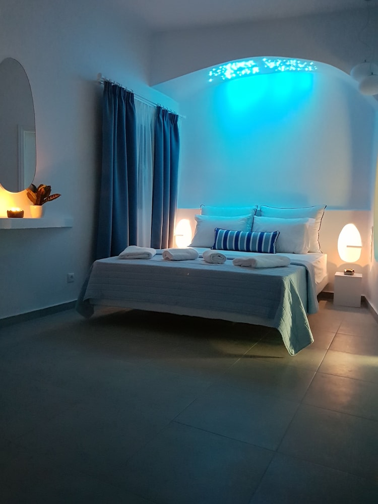 Amera Suites 16/48
