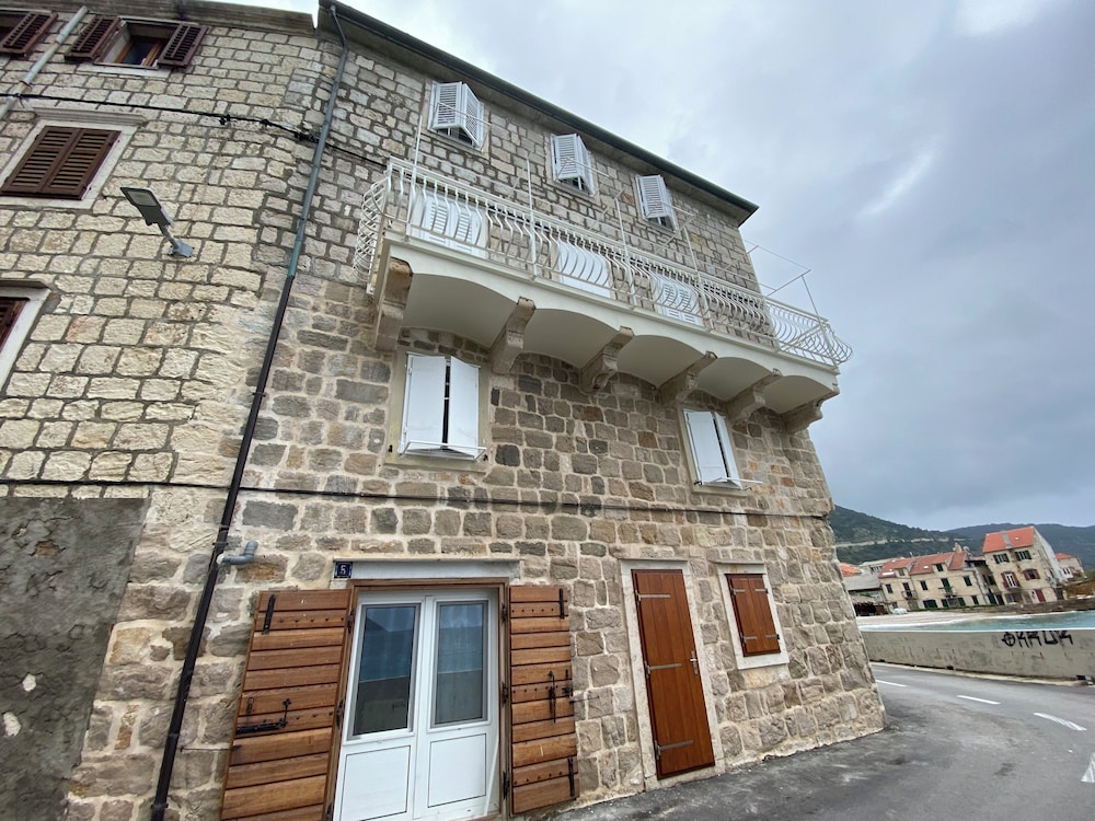 Mira Seafront Guesthouse 1/46