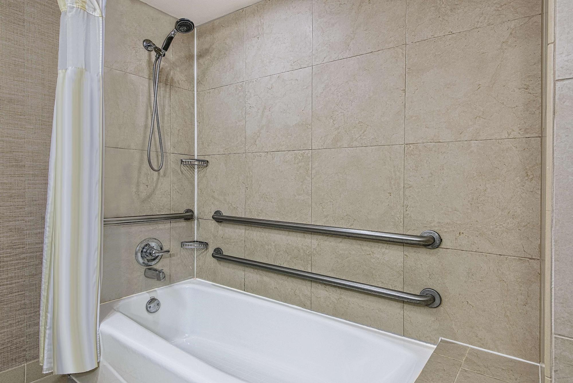 Room, Accessible, Hilton Garden Inn San Antonio Airport Hotel 2/2