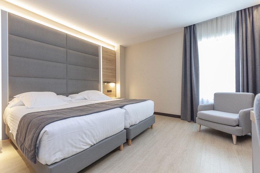 STANDARD, DOUBLE BED, WITH EXTRA BED