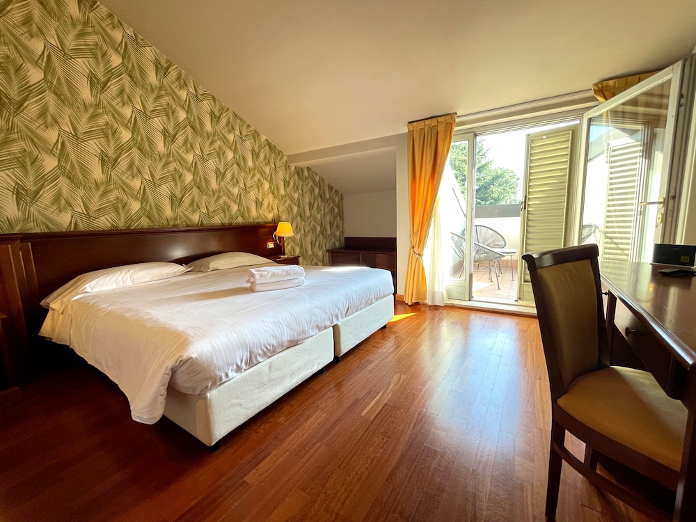 Tower, Panoramic, King Bed, Balcony