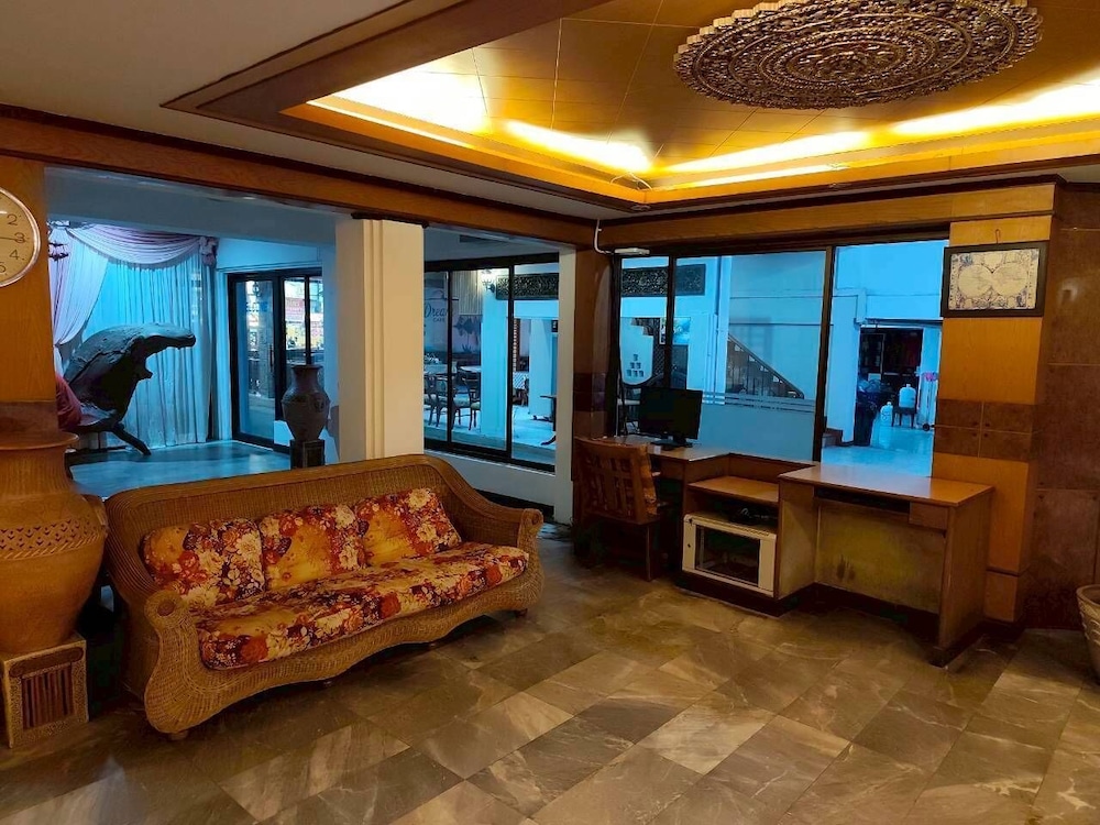 Dream Hotel 35/50
