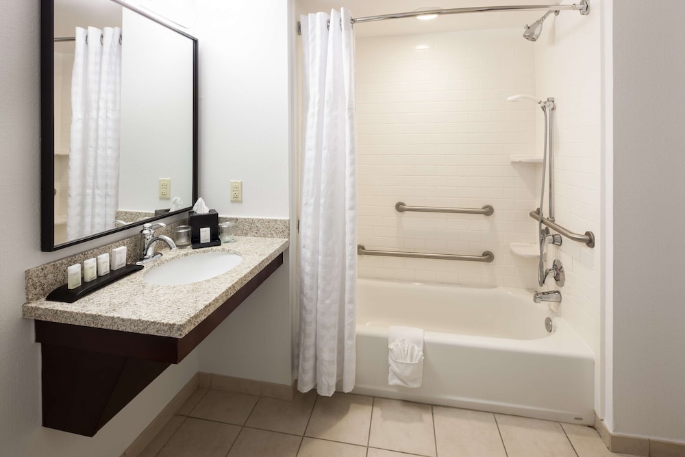 Embassy Suites By Hilton Tampa Brandon 20/64