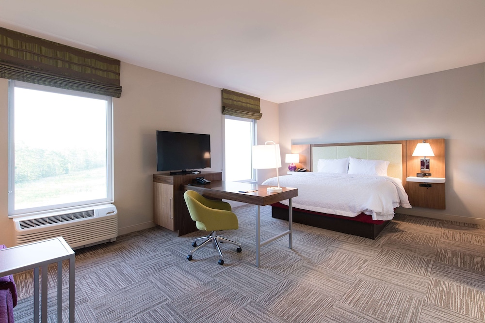 Hampton Inn & Suites Fayetteville 11/46