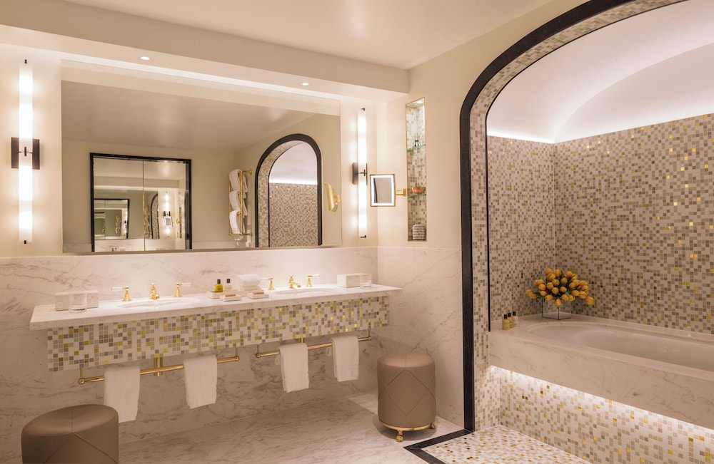 Royal, Garden, Suite, King Bed
