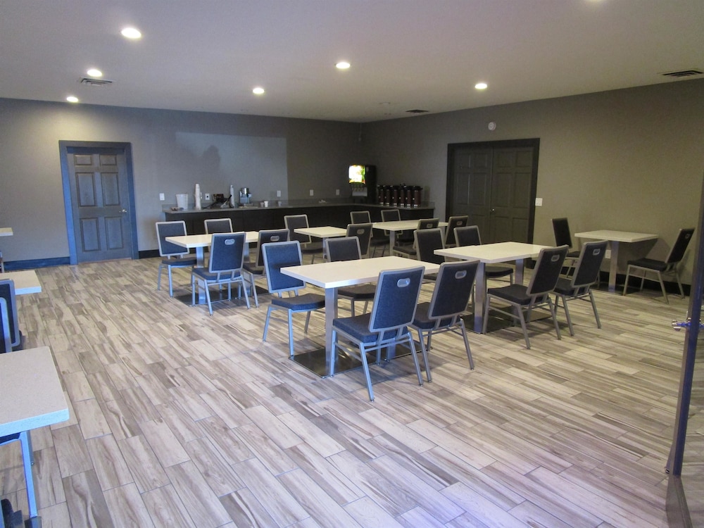 Surestay Plus Hotel By Best Western Point Richmond 34/37