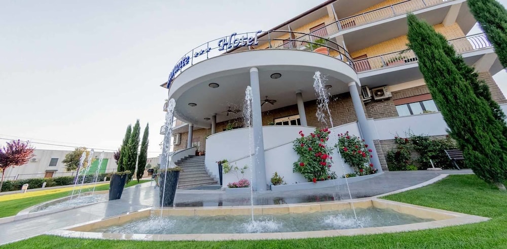 Aquila Hotel 3/16