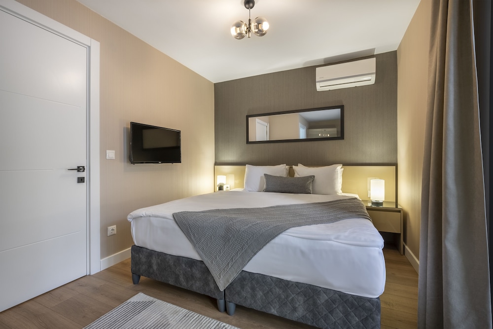 Ciragan Bosphorus Apartments 23/61