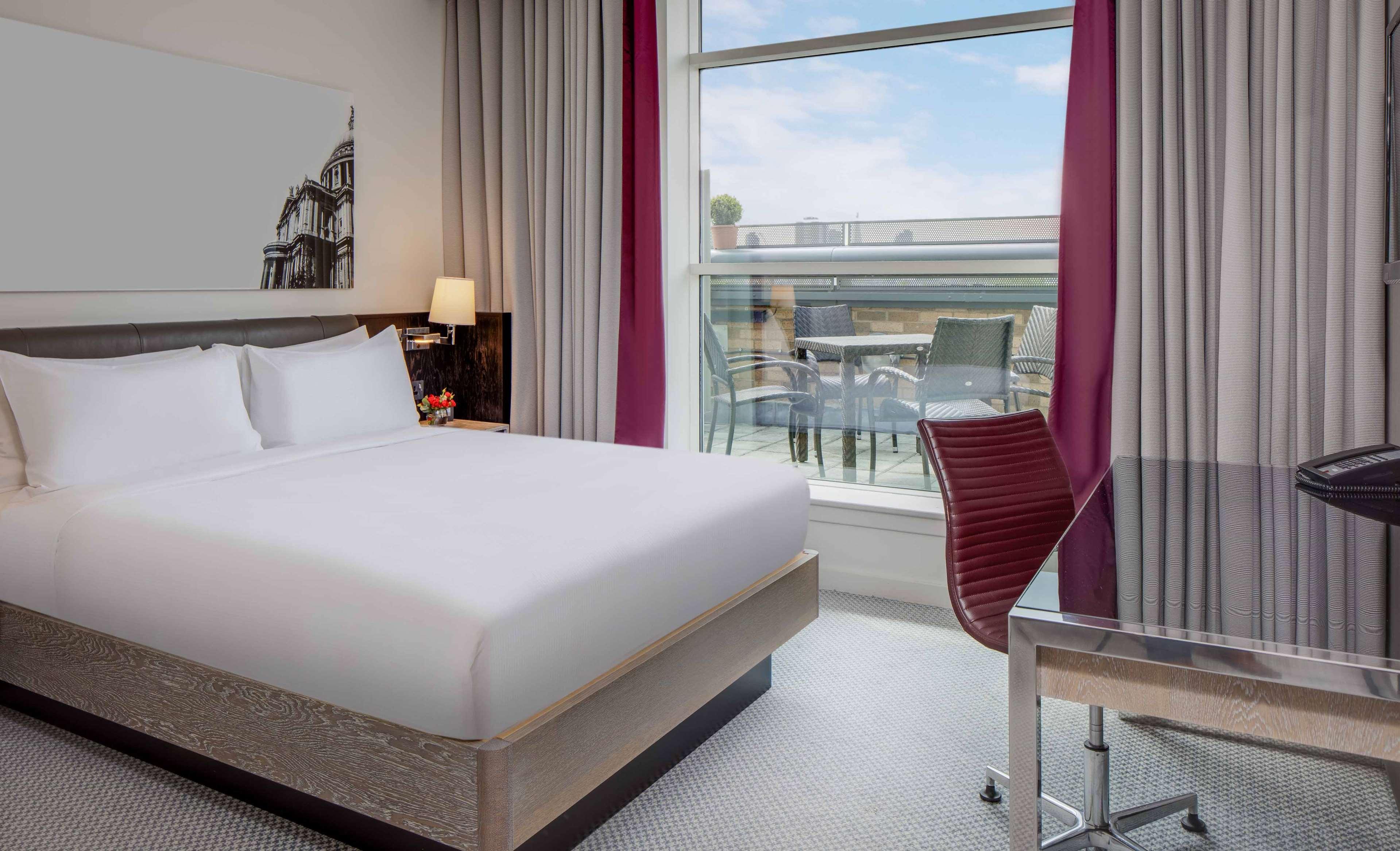 SUITE, TERRACE, LOUNGE ACCESS