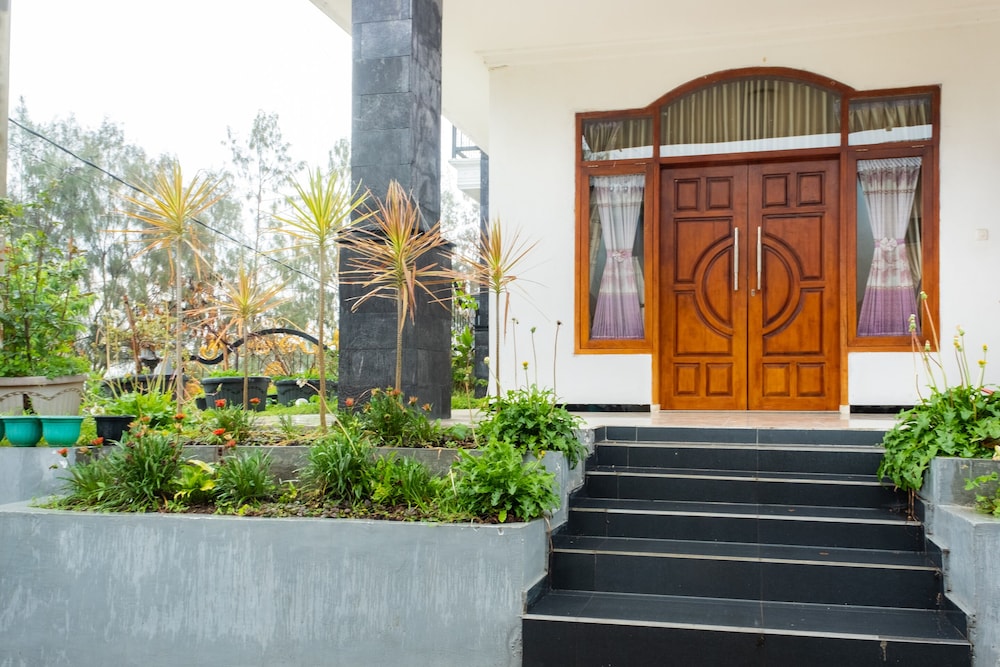 OYO 2169 Anugrah Bromo Homestay 10/52