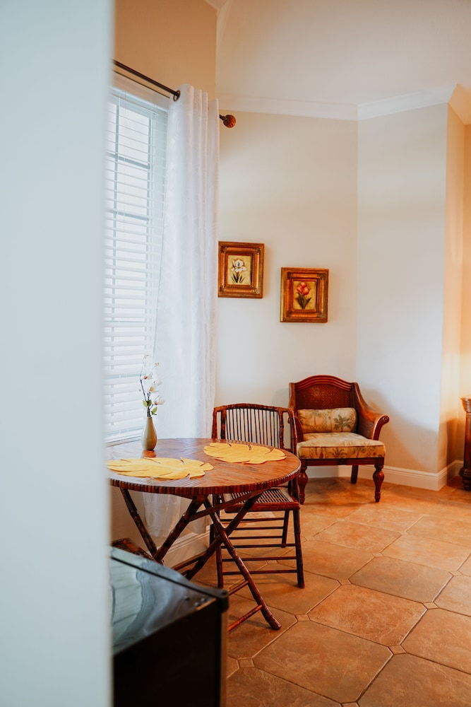 Shangri-La Bed & Breakfast 31/50
