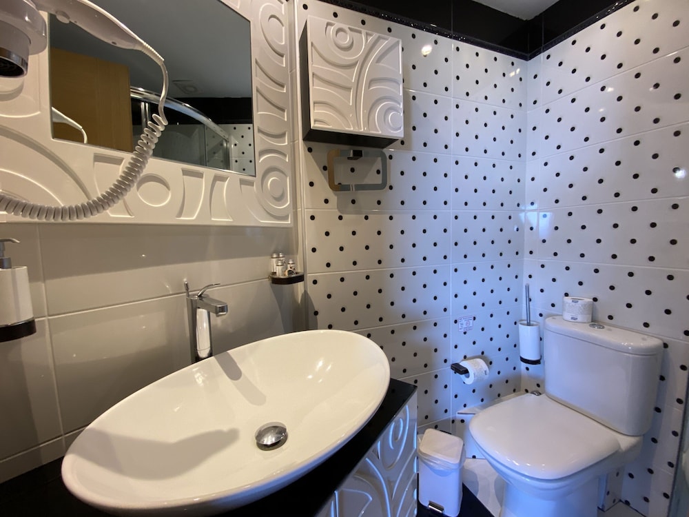 Odeon Hotel 44/50
