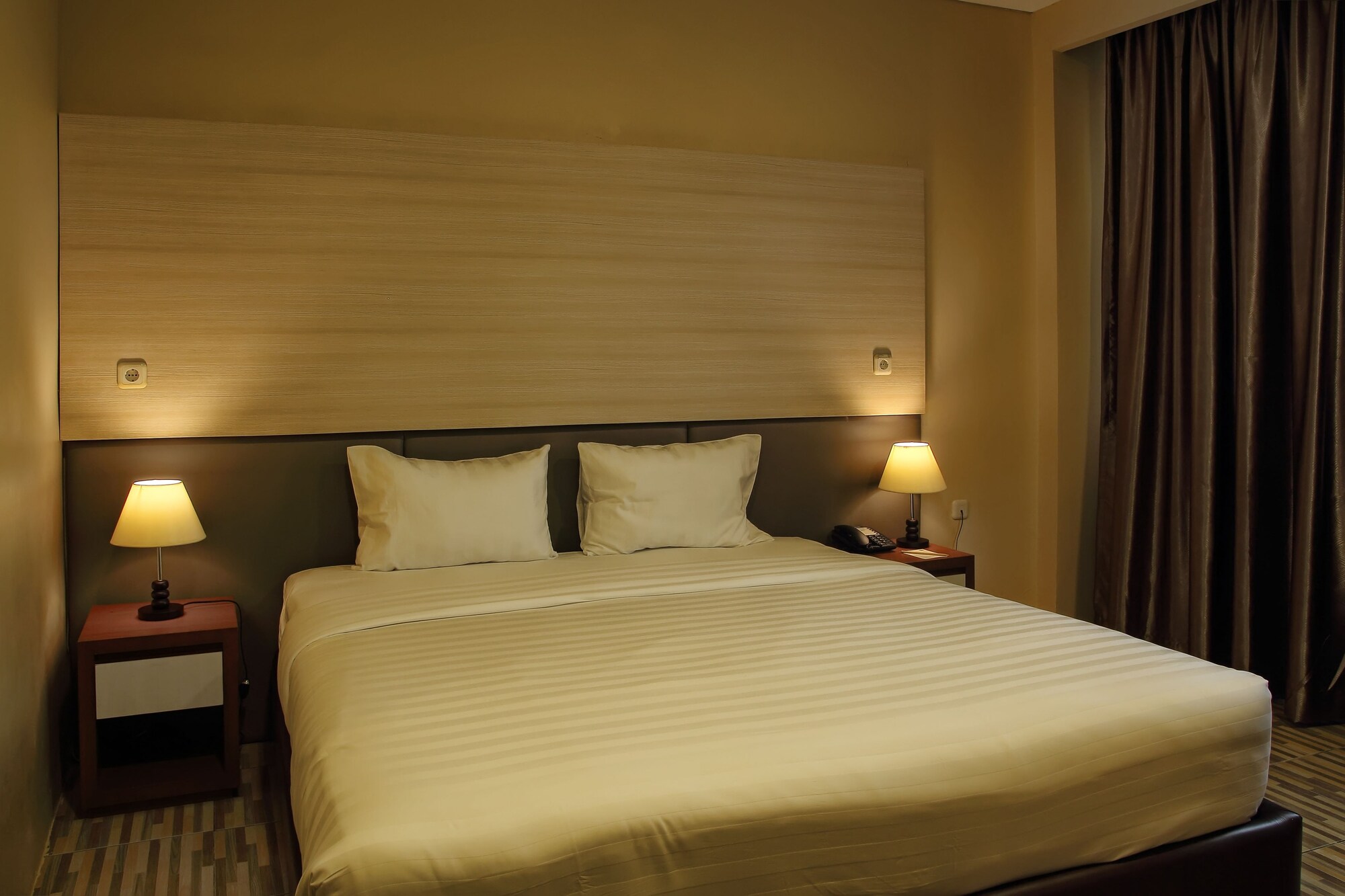 Deluxe, King Bed