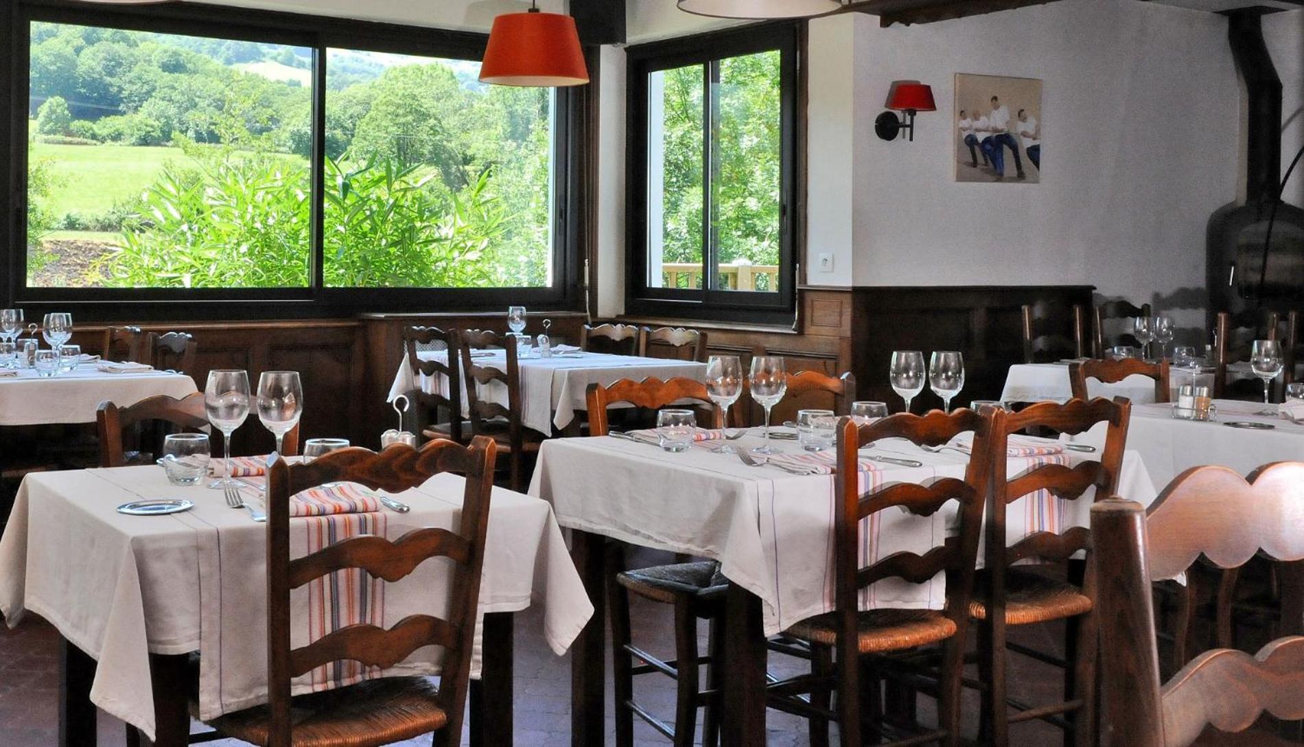 restaurant cafeteria