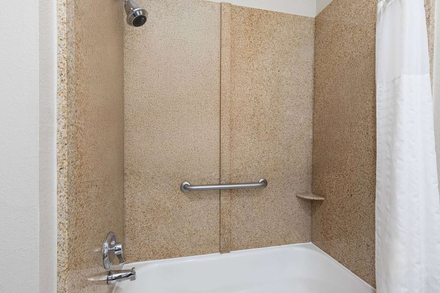 La Quinta Inn & Suites by Wyndham Snellville-Stone Mountain 18/19