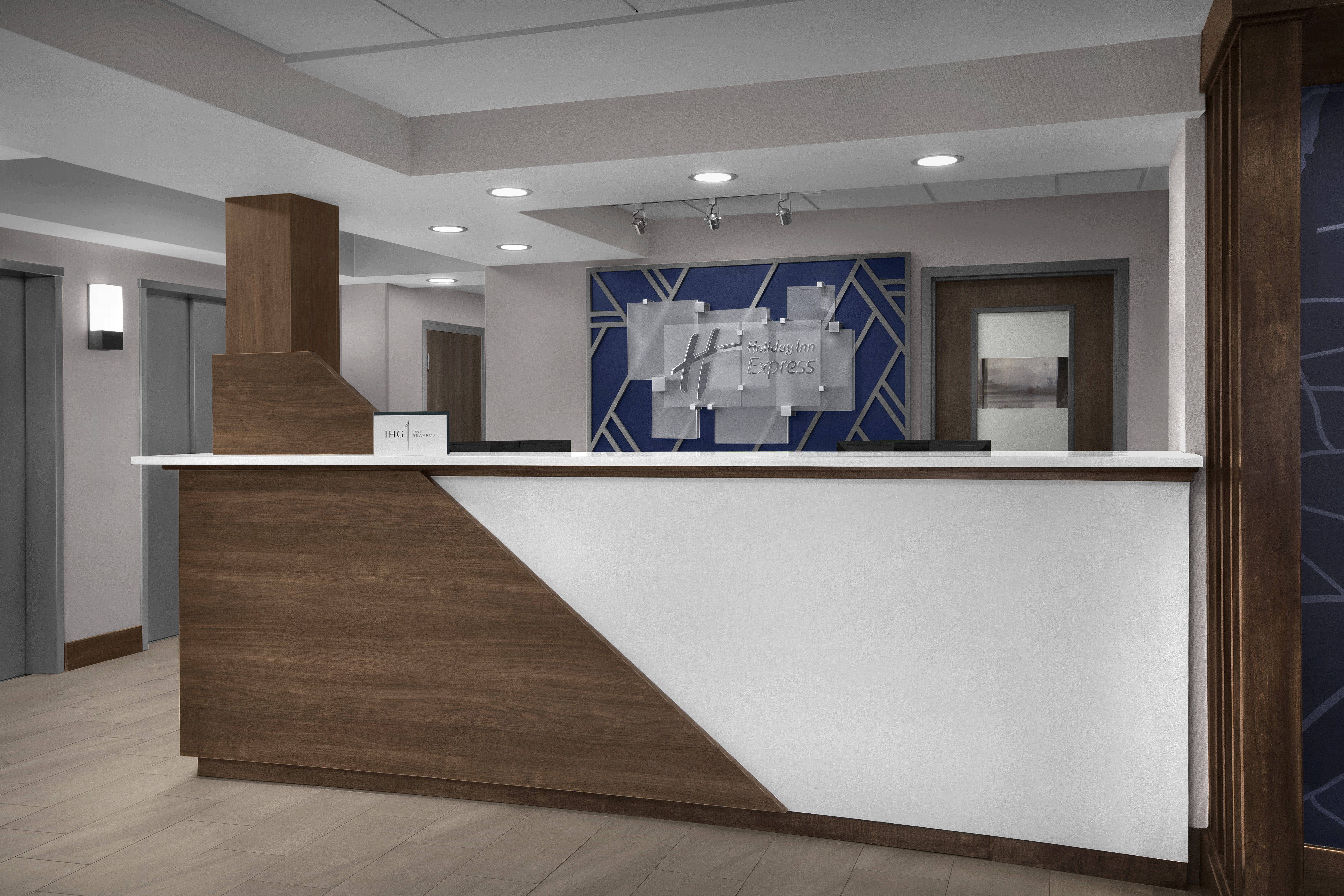 Holiday Inn Express Washington DC-BW Parkway 12/73