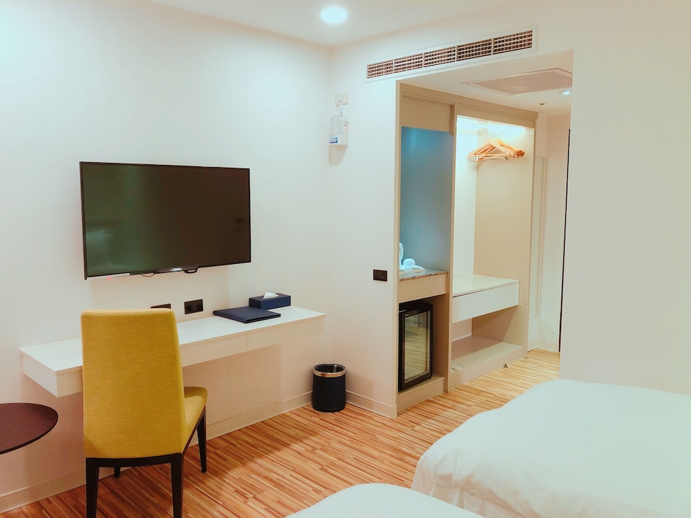 We Meet Hotel 60/68