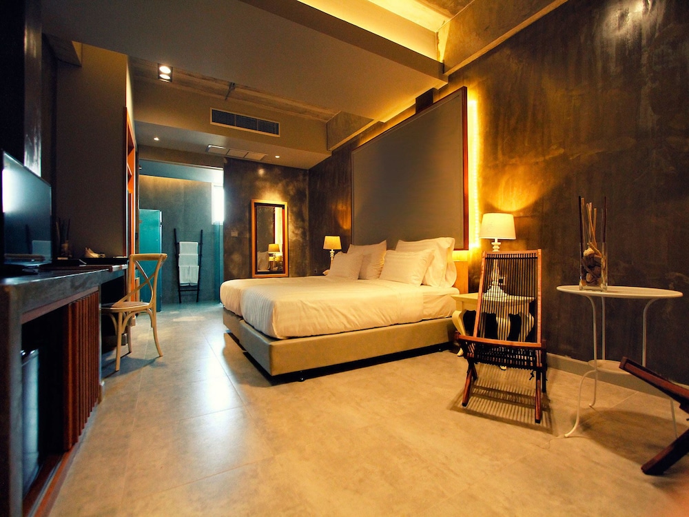 Kroque Boutique Bistro 25/71