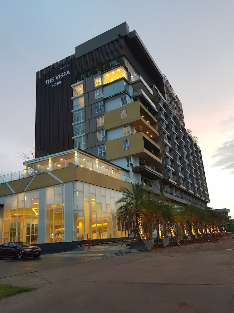 The Vista Hotel 2/47