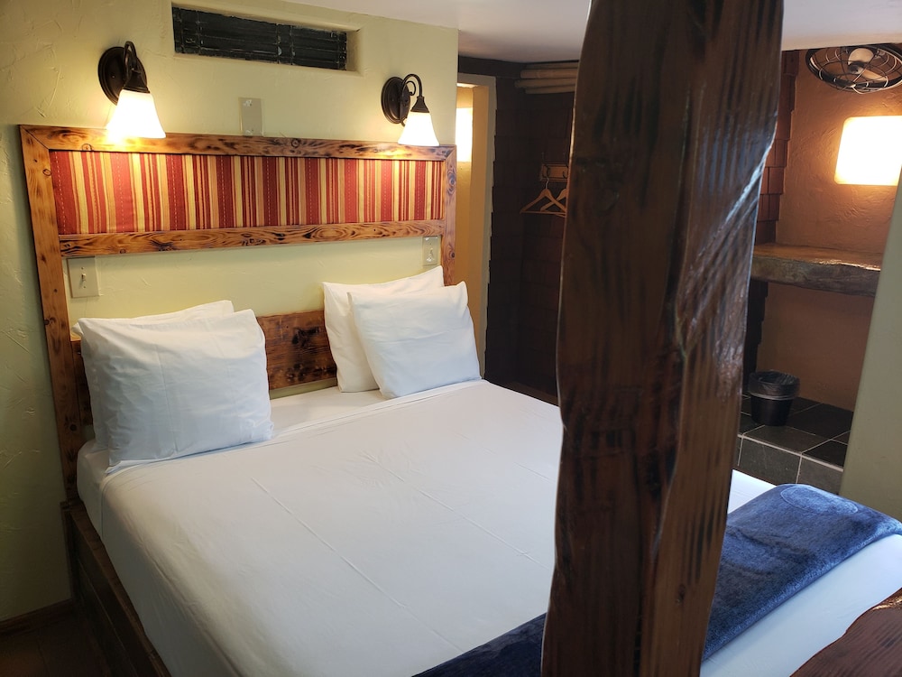 KILAUEA HOSPITALITY GROUP 17/69