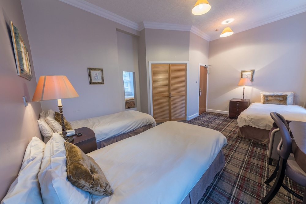 PENTLAND HOTEL 10/50