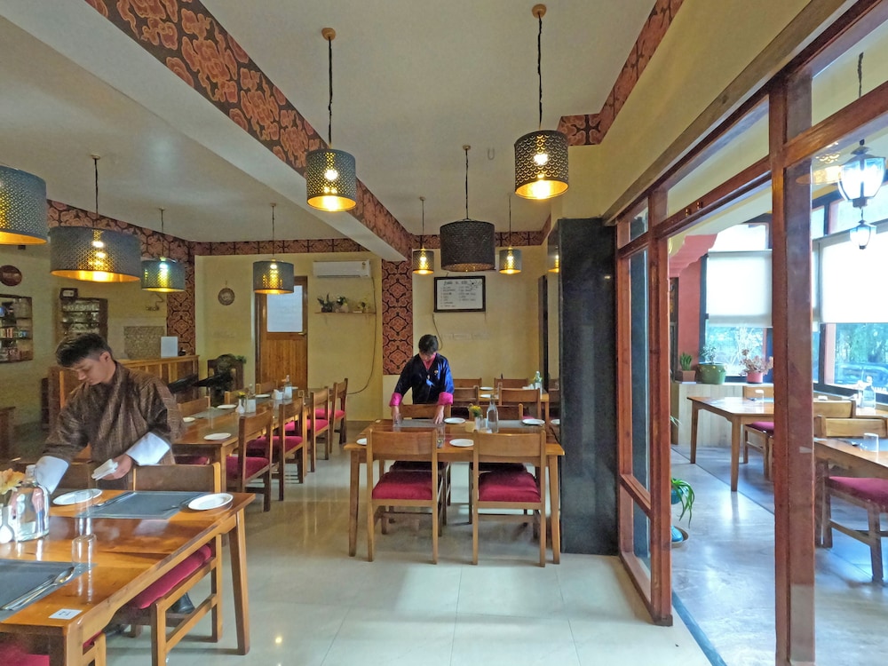 Khamsum Inn 36/47