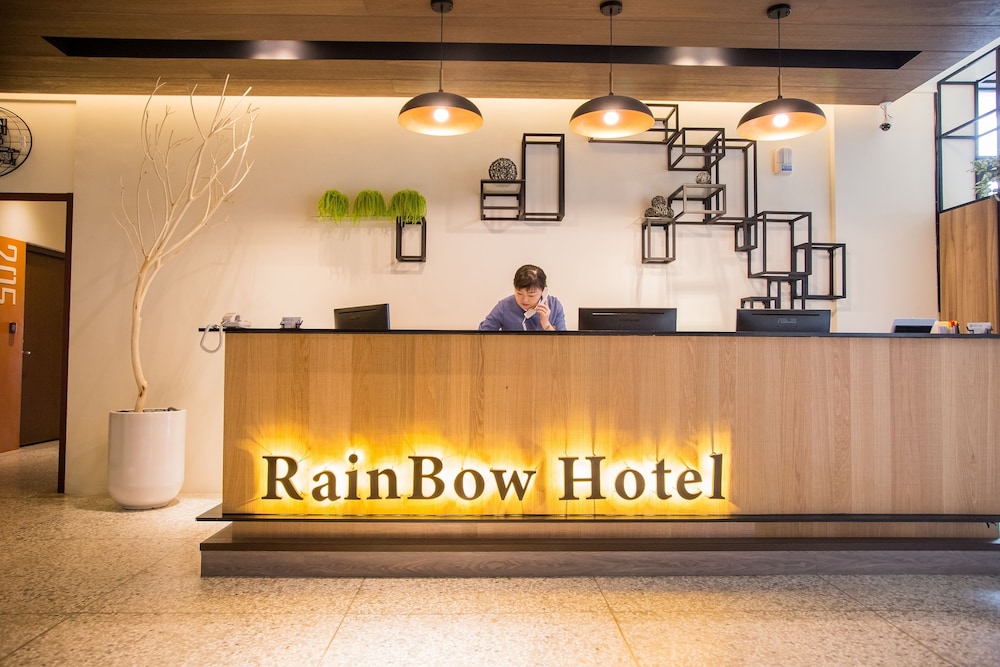 Rainbow Hotel 8/77