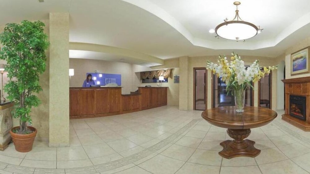 Holiday Inn Express Hotel Suites Kerrville 8/62