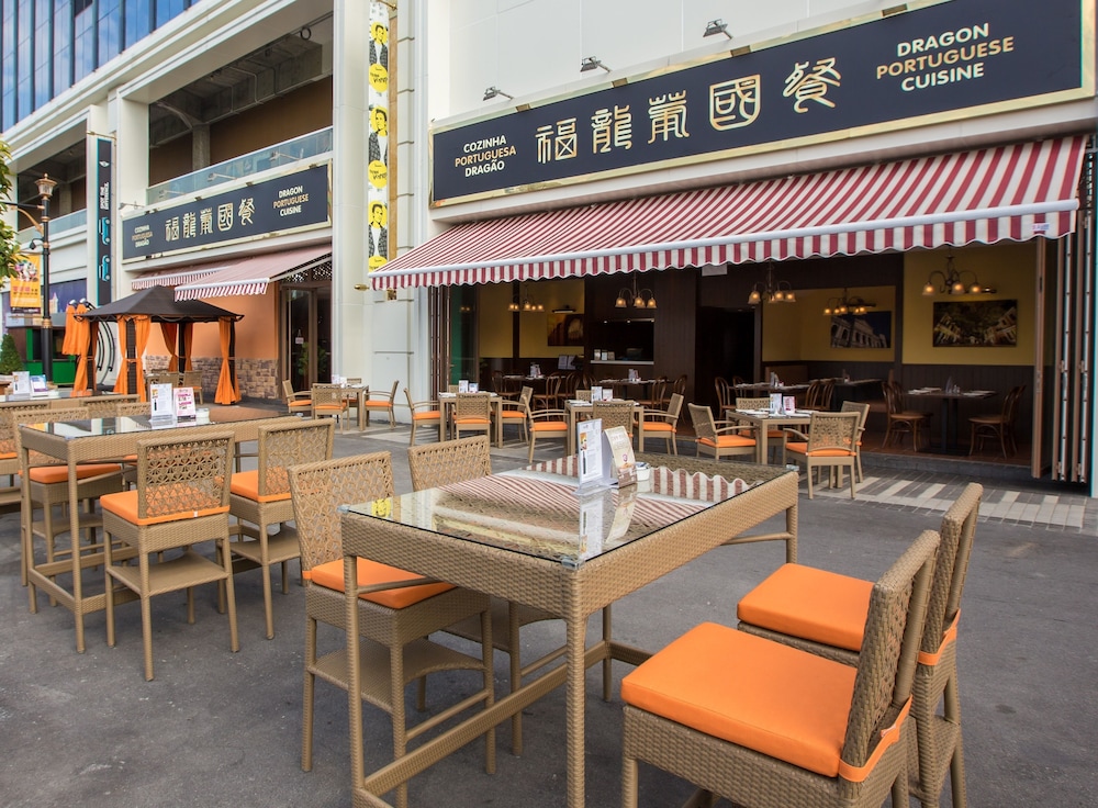 Broadway Macau 33/50