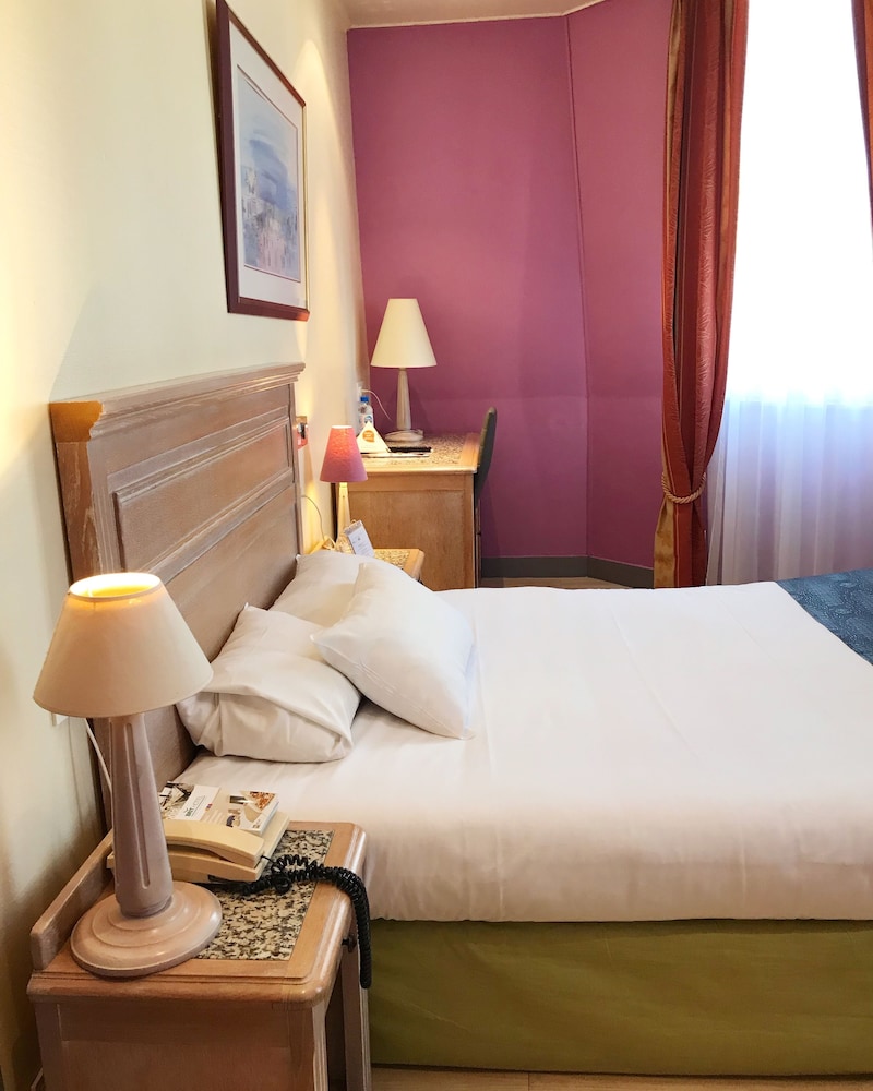 Brit Hotel Aux Sacres - Reims Centre 30/51