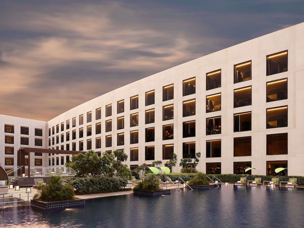 Pullman New Delhi Aerocity 42/47