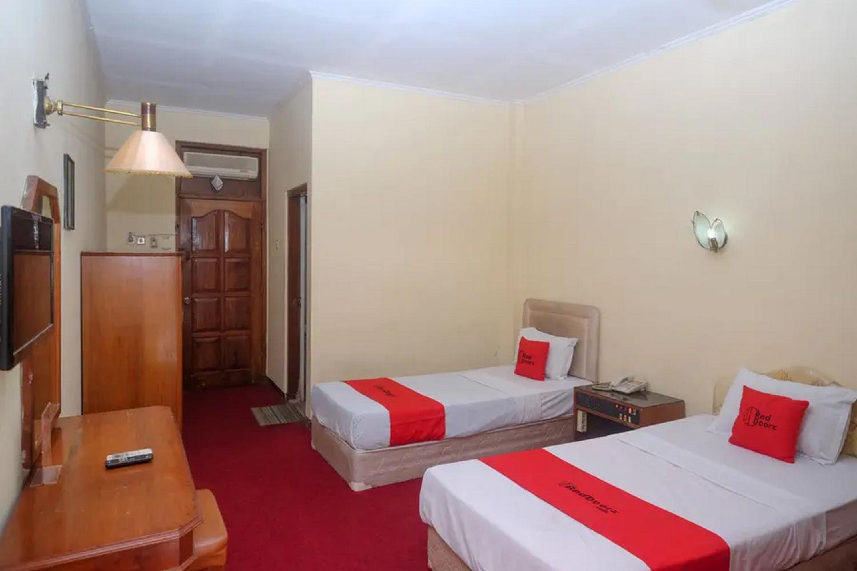 Deluxe, Twin Beds