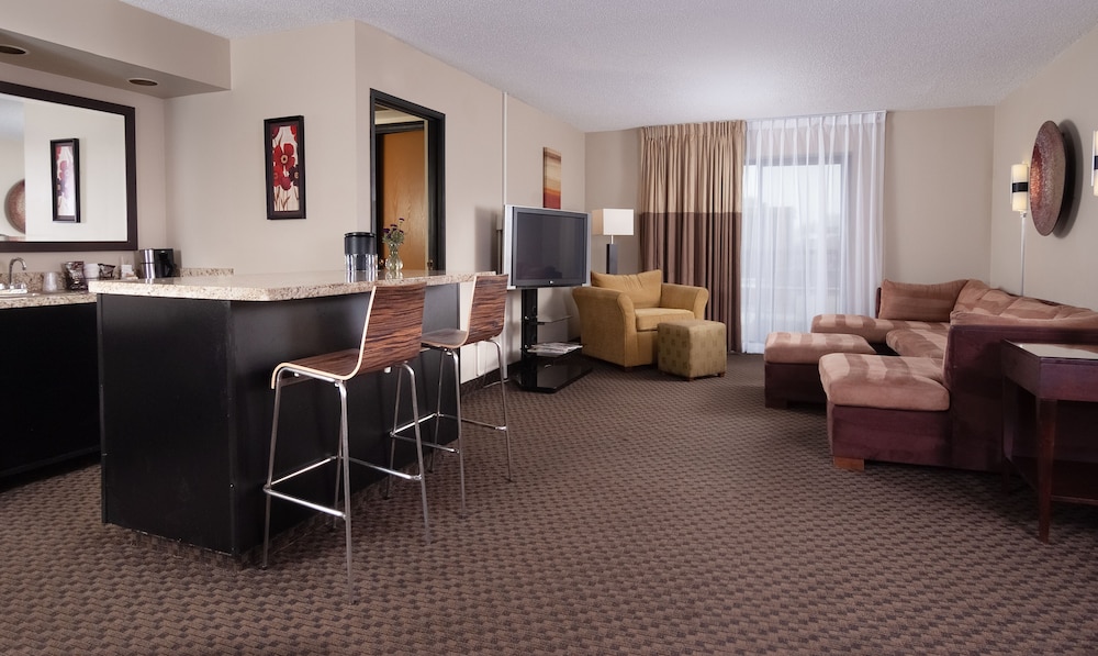 HYATT REGENCY GREEN BAY 28/59