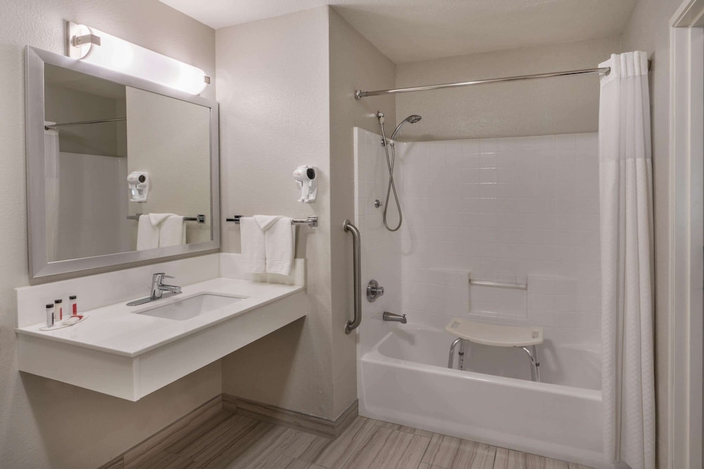 Baymont By Wyndham Albuquerque Airport 17/66