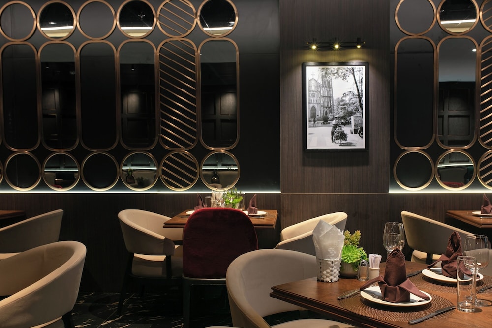 MAY DE VILLE Crown Hotel 31/46