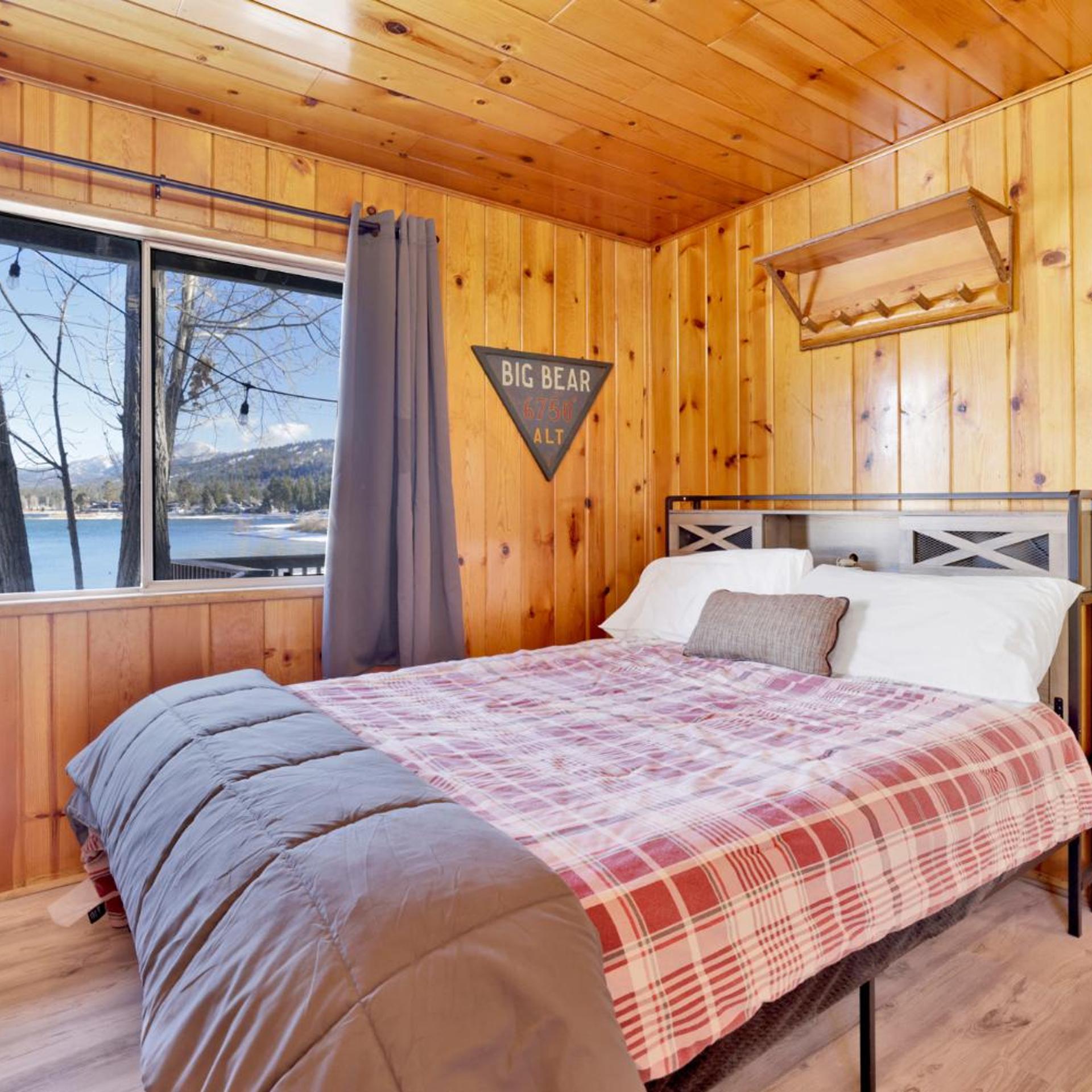 Sunrise Lakefront Family Cabin by Big Bear Vacations 4/39