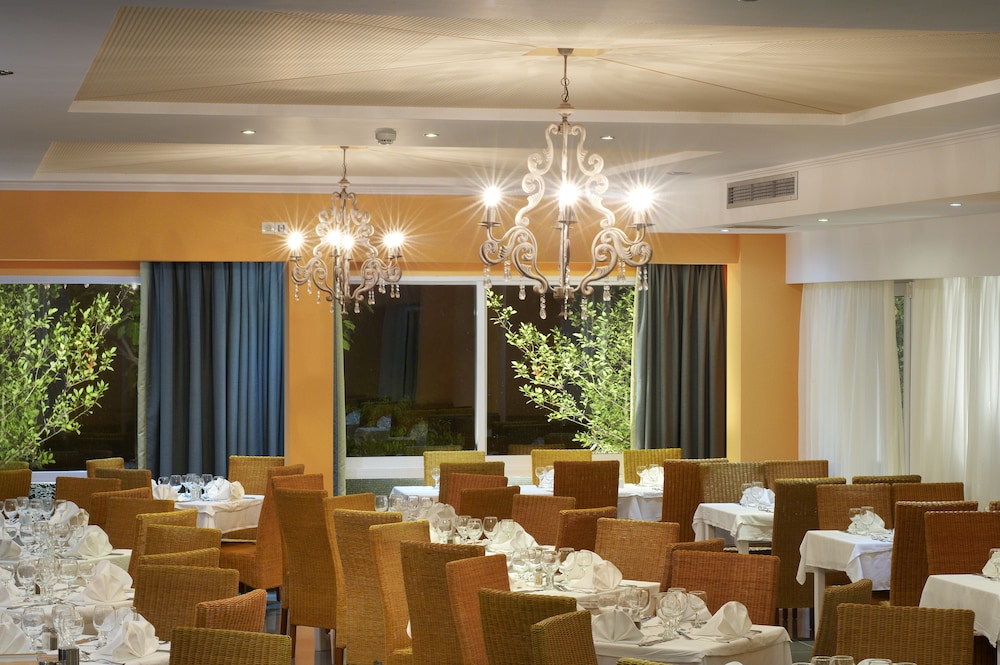 Portes Beach Hotel 40/64
