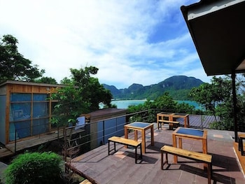 PHI PHI SEA SKY RESORT 4/66