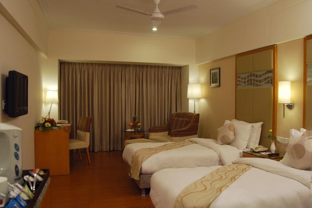 Lords Plaza Ankaleshwar 15/36