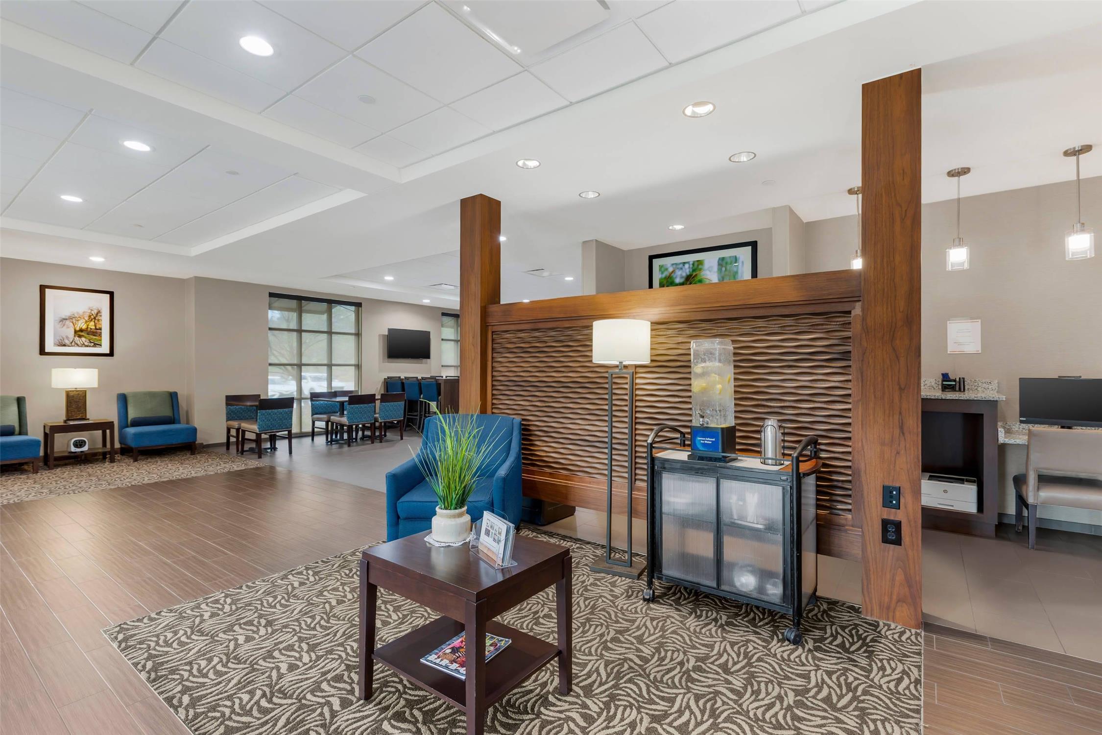 Comfort Inn & Suites Florence Center Area 9/14