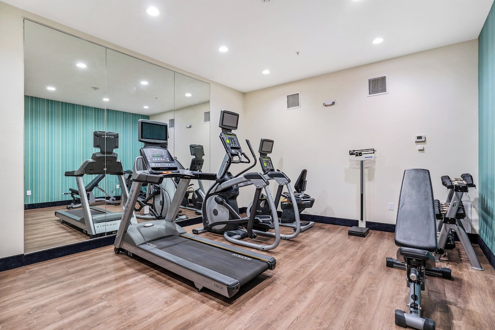 Holiday Inn Express Hotel And Suites Van Buren Ft Smith Area 42/70