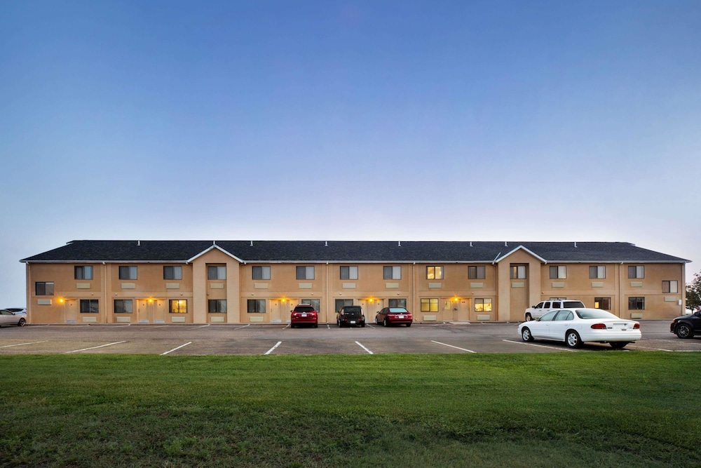 Travelodge by Wyndham Sharon Springs 1/25