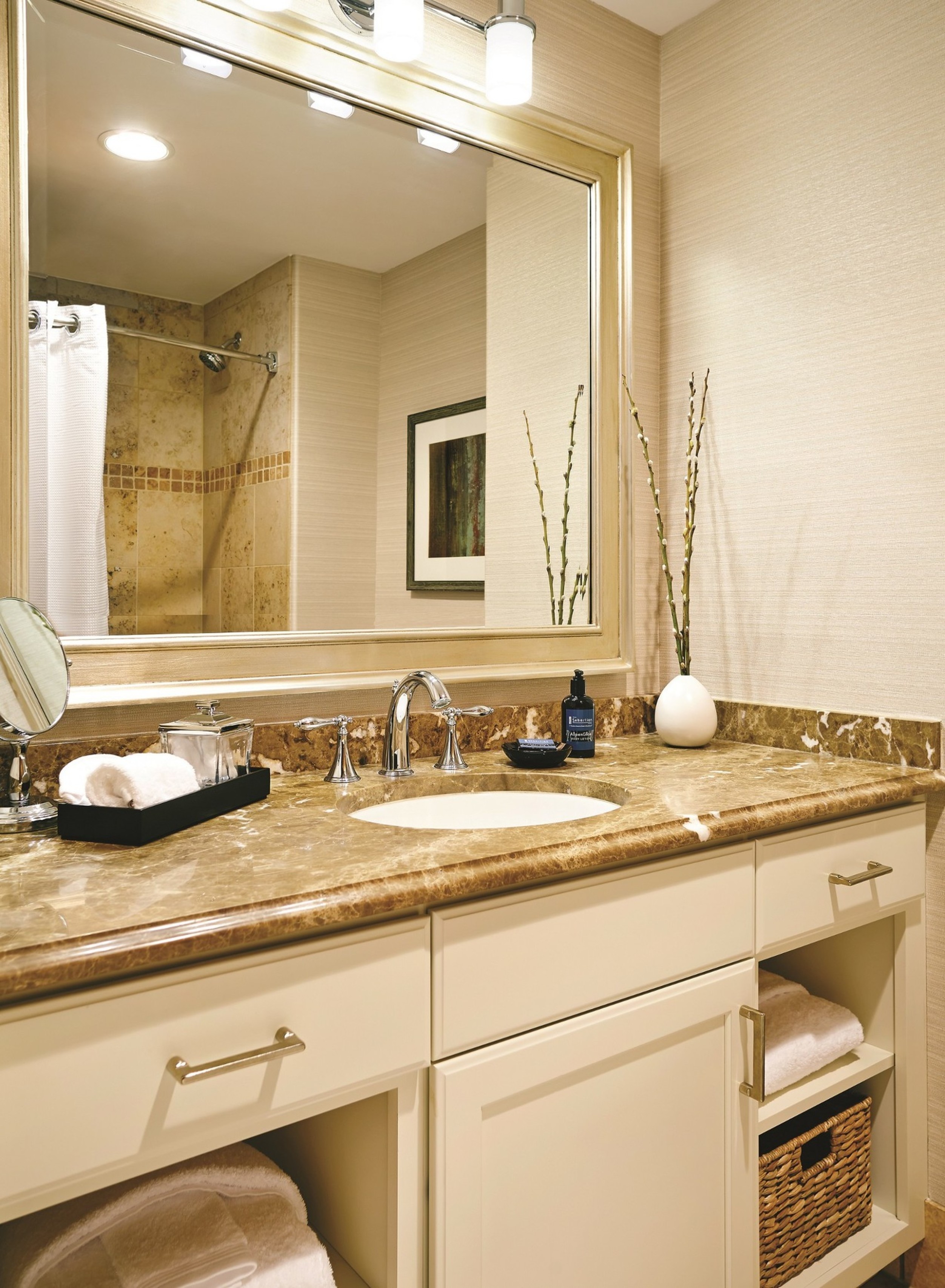 INTERIOR, LUXURY, 2 QUEEN BEDS