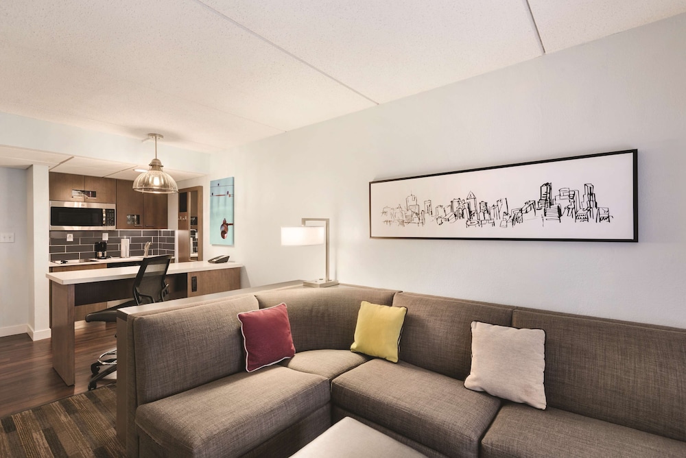 CLT Sky Suites 19/34